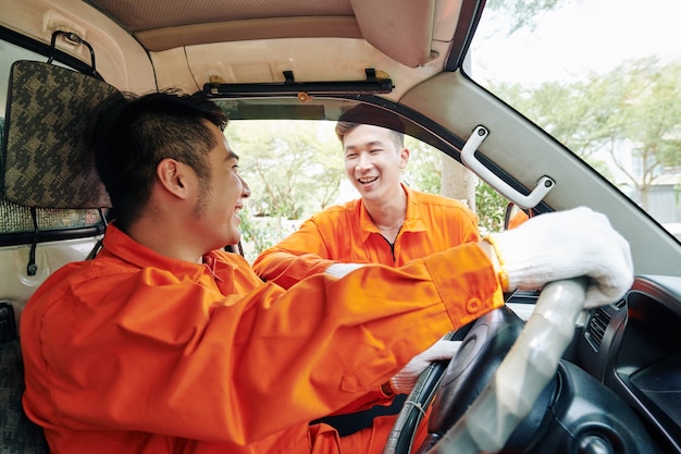 Chauffeurs hebben een praatje