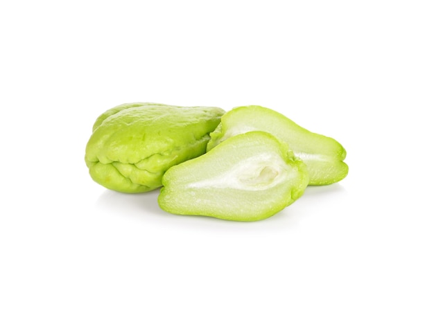 Chayote op witte achtergrond