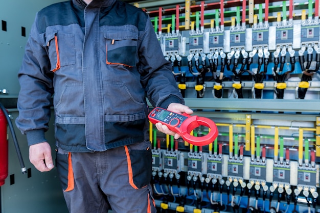 Checking the operating voltage levels of the solar panel switchgear compartment