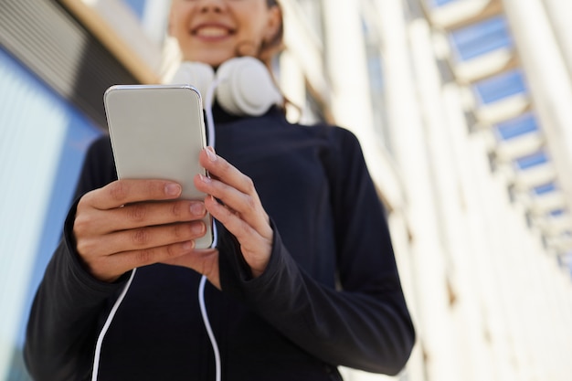 Checking sms on gadget during jogging