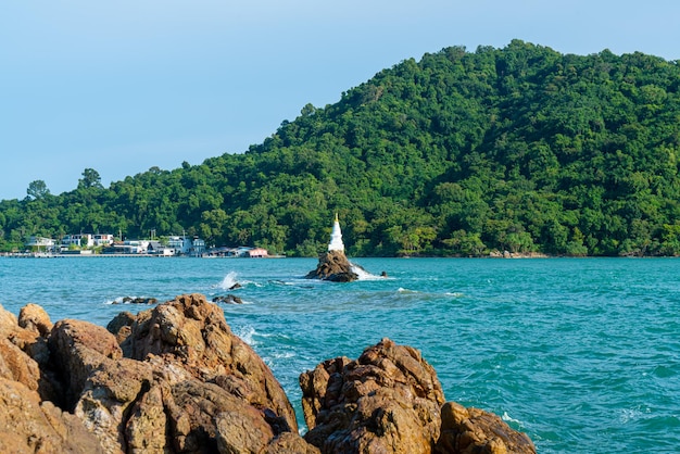 Chedi klang nam a ban hua laem chanthaburi in thailandia