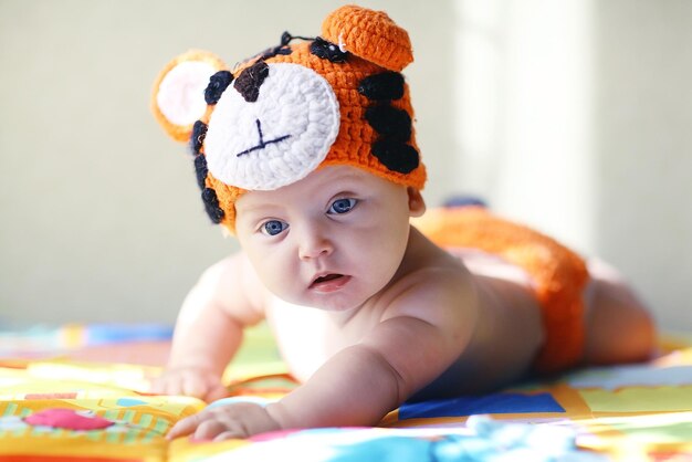 Photo cheerful baby at home portrait