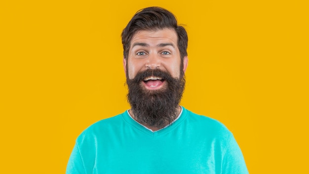 Photo cheerful bearded man portrait on background photo of bearded man portrait with beard