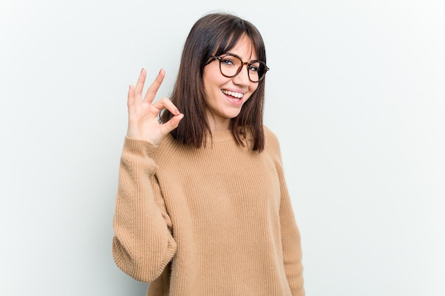 Photo cheerful and confident showing ok gesture