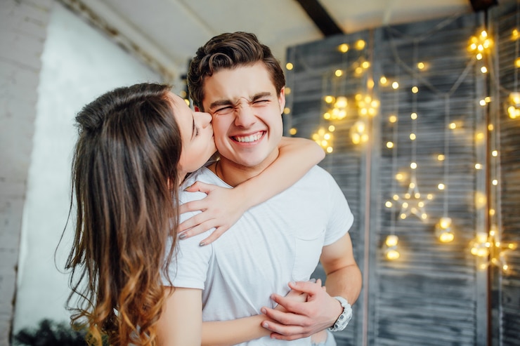 Photo cheerful happy couple