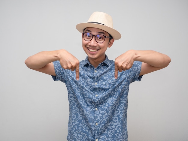 Cheerful man tourism wear hat gesture point finger down