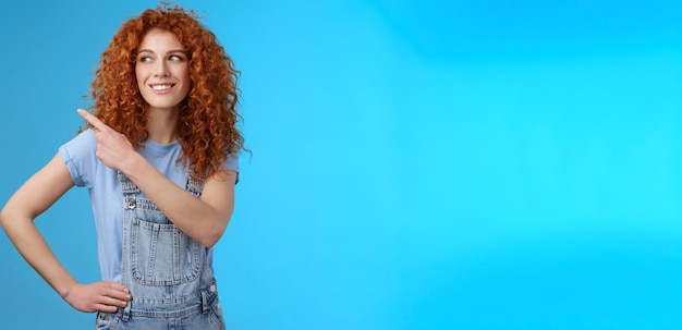 Photo cheerful motivated charismatic goodlooking happy smiling redhead s curlyhaired woman summer dungaree