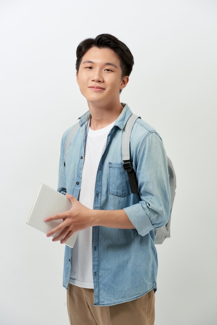 Photo cheerful young asian student with a book