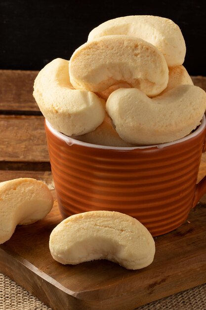 Photo cheese biscuit in a bowl