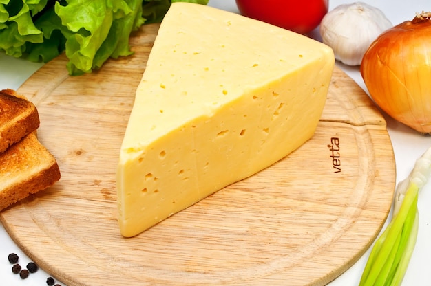 Сырная доска с овощами