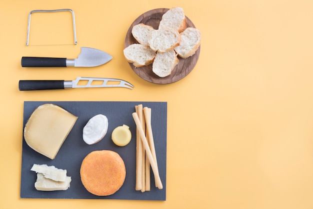 Photo cheese and bread for a snack