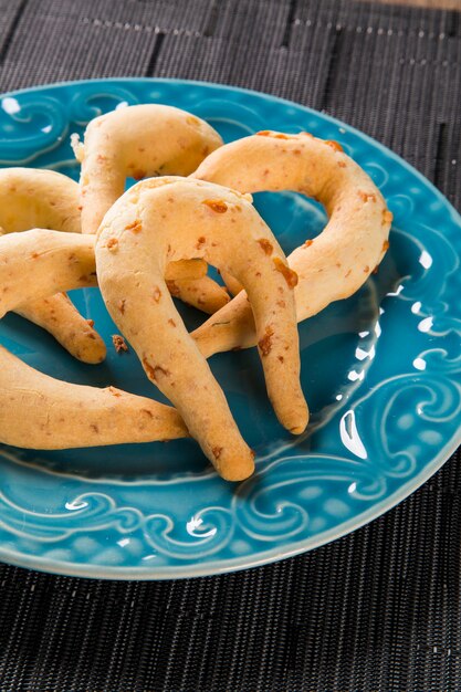 Photo cheese bun or cheese bread, a popular snack and breakfast food in brazil, colombia, ecuador, argentina and paraguay