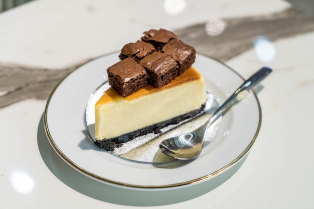 cheese cake with brownies