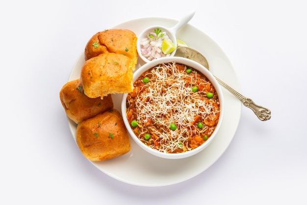 Cheese Pav Bhaji Recept is een Bhajipav-recept voor straatvoedsel met toevoeging van kaas