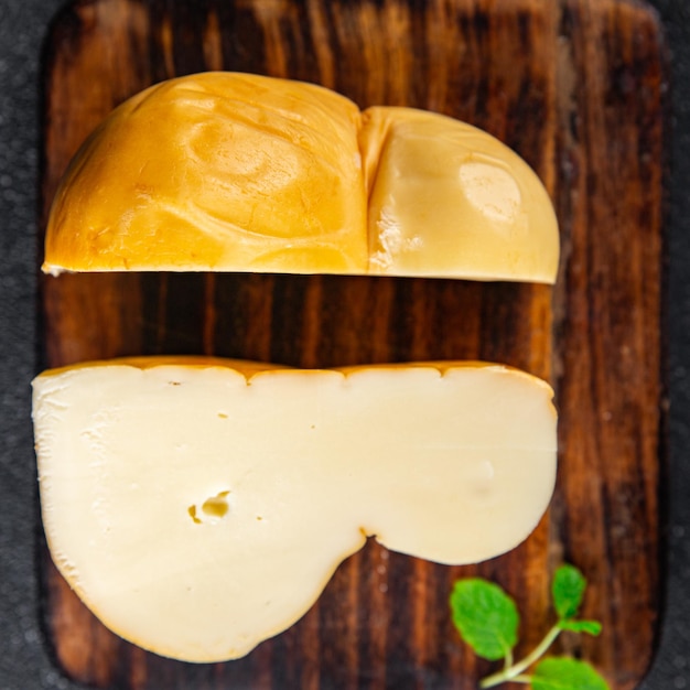 チーズ スカモルツァ 食品スナック テーブル コピー スペース食品背景素朴な上面図