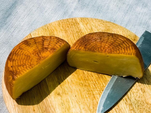 Photo cheese on a wooden board background georgian cheese suluguni