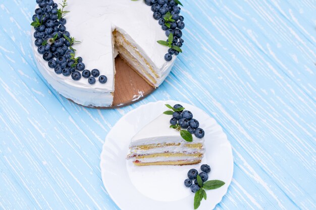 Cheesecake with blueberries and cream