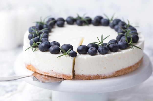 Cheesecake with blueberries