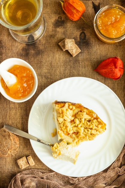 Cheesecake con ricotta, marmellata di arance e crumble