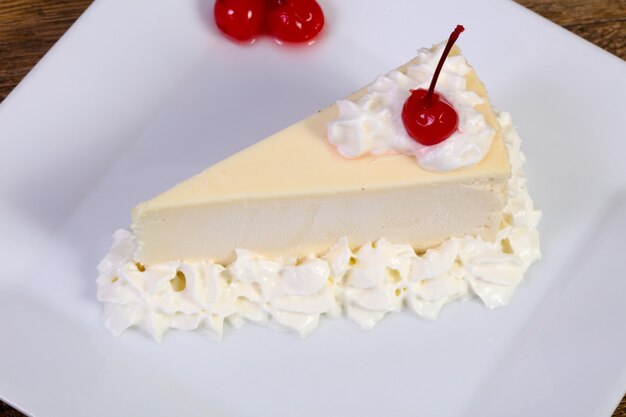 Cheesecake with cream