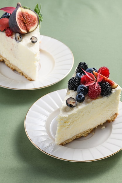 Cheesecake with figs, berries, and coffee