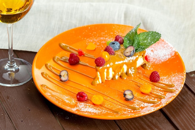 Cheesecake with fresh berries