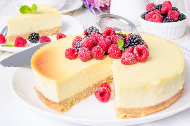 Cheesecake with raspberries and blackberries