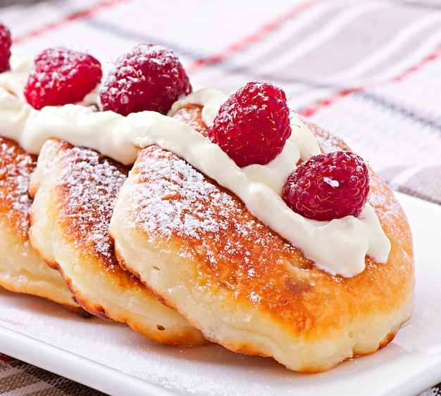 Cheesecakes with sour cream decorated with berries