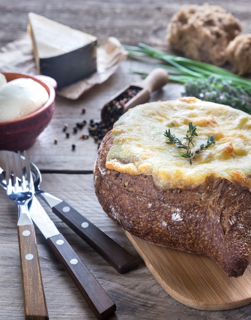 Pane ripieno di formaggio