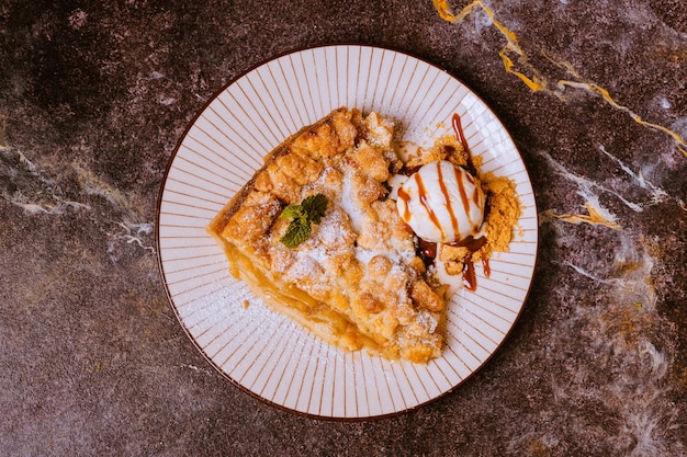 Foto torta di mele dello chef in studio e ristorante