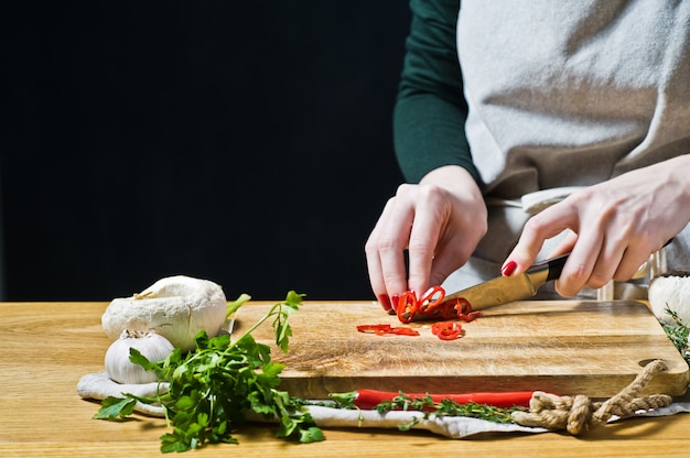 The chef cuts the Chile pepper 