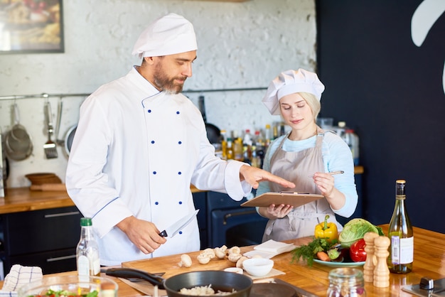 Chef en zijn assistent