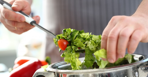 Chef-kok Hands Cooking Dieting Lettuce Vegetable Salad