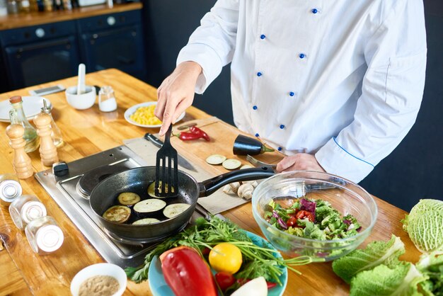 Chef-kok in Restaurant keuken