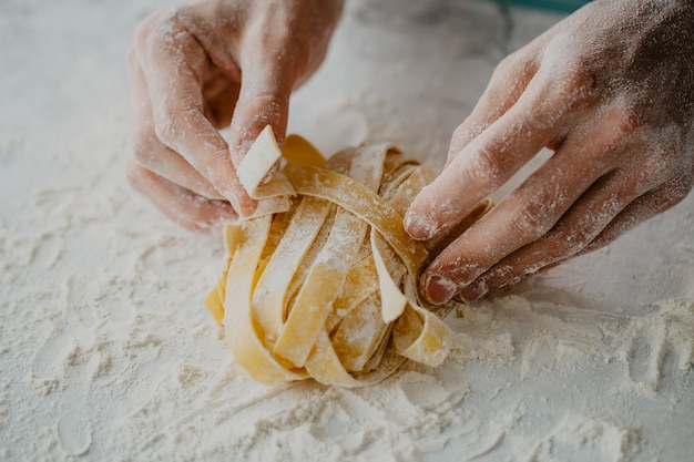 Photo chef making traditional italian homemade pasta