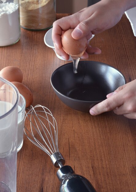 CHEF PREPARING A CAKE WITH FLOUR, MILK AND EGGS