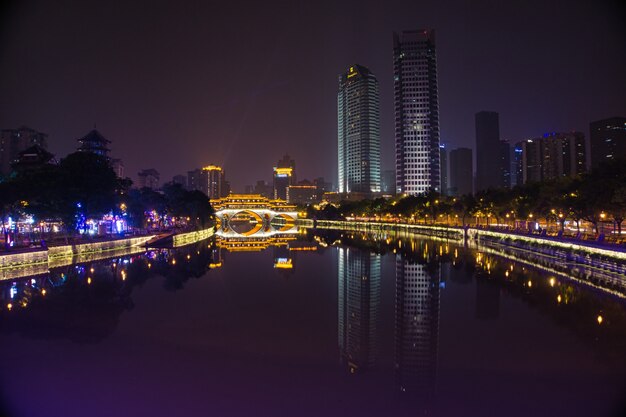 Photo cheng du city is an ever-present in the city's storied heritage. prosperous metropolis.