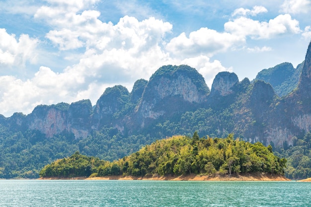 사진 태국의 란 호수 카오소크 국립공원