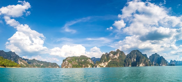 Cheow lan-meer, het nationale park van khao sok in thailand