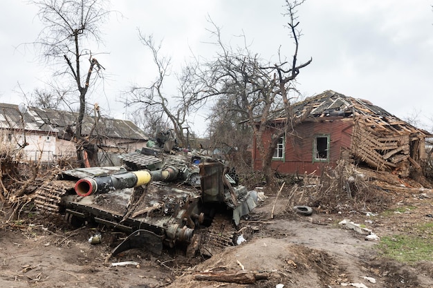 CHERNIHIV REG UKRAINE 2022年4月18日ロシアのウクライナに対する戦争ロシアの侵略者の攻撃の結果、チェルニーヒウ地域の家屋と混乱が完全に破壊された