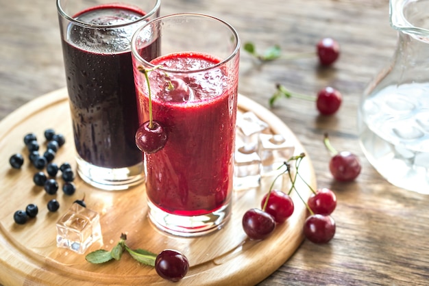 Cherry and bilberry smoothies