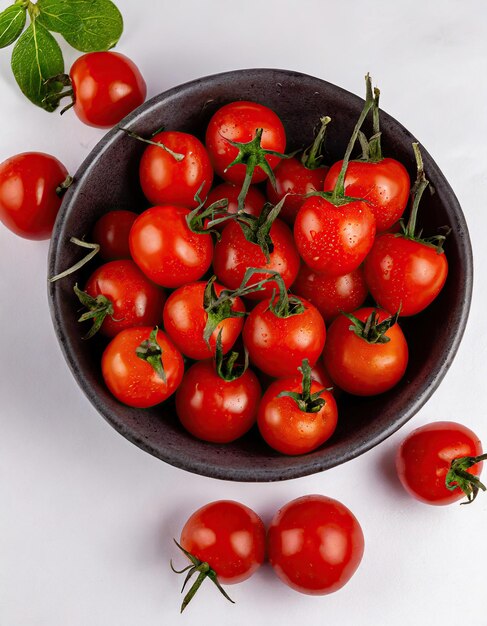 Foto pomodoro ciliegino in ciotola