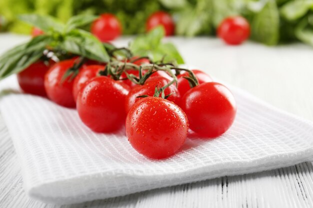 Cherry Tomaten op houten tafel close-up