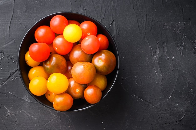 Cherry tomatoes in black bowl