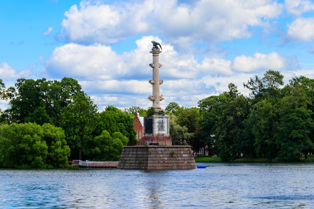 Chesme-kolom in het Catherine Park in Tsarskoye Selo Pushkin, Rusland