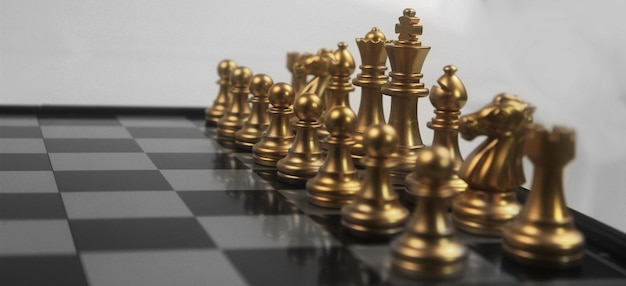 비즈니스 아이디어와 경쟁, 전략 개념 및 금융 자금의 체스 보드 게임 개념