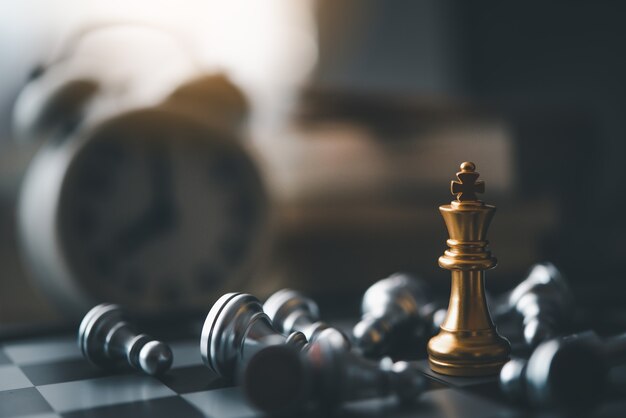 ビジネス アイデアのチェス ボード ゲームの概念と競争と戦略計画の成功の意味