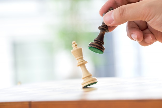 Шахматная бизнес-концепция, лидер и успех