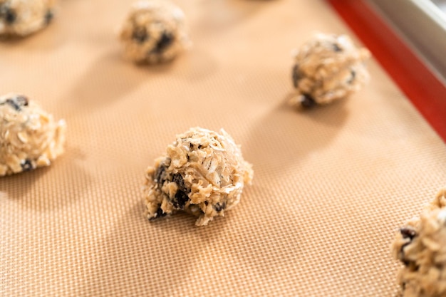 Chewy oatmeal raisin cookies