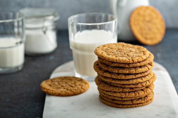 Photo chewy and thin snickerdoodle or molasses cookies